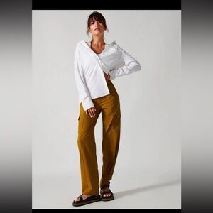 Athleta Women’s Vienna Cargo Pant Size 2 Brass Yellow